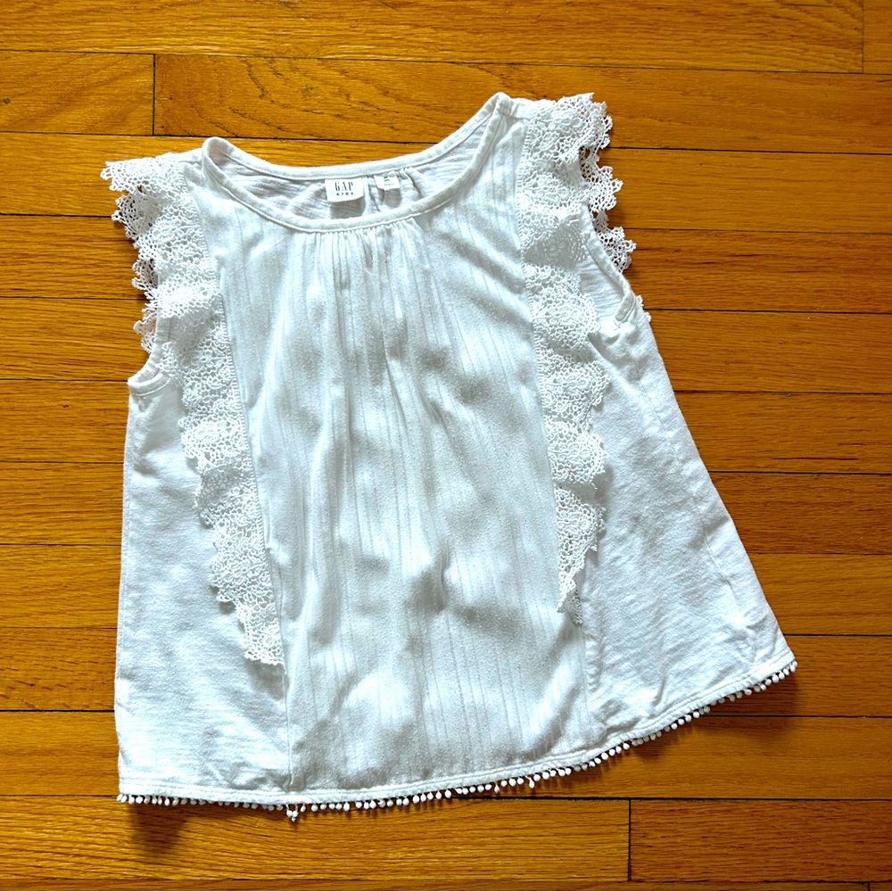 GAP Girls Size 8 white sleeveless blouse with lace trim